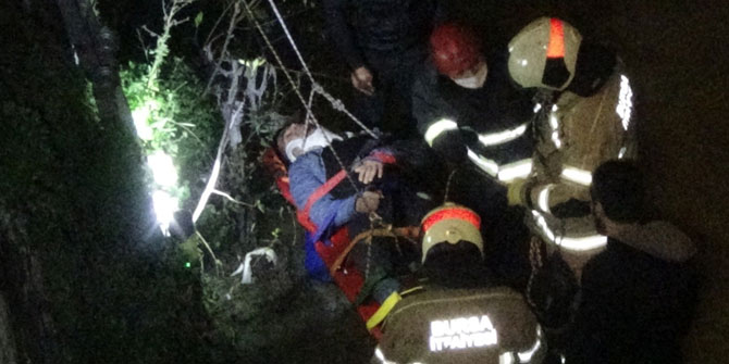 Otomobil dereye uçtu: 3 yaralı