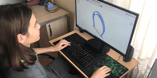 Bahçeşehirli öğrencilerden sağlık çalışanlarına siperlik desteği