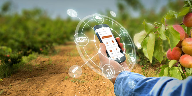 TürktTaktör'den çiftçiye destek