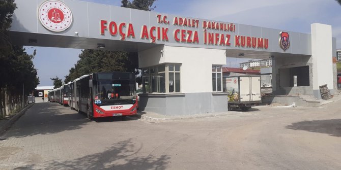 Foça Açık Ceza İnfaz Kurumu'ndan mahkumlar izinli olarak ayrılıyor  