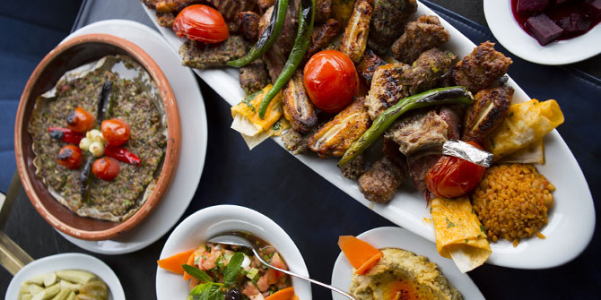 Kaşıbeyaz, lezzetlerini paket servisle evlere taşıyor