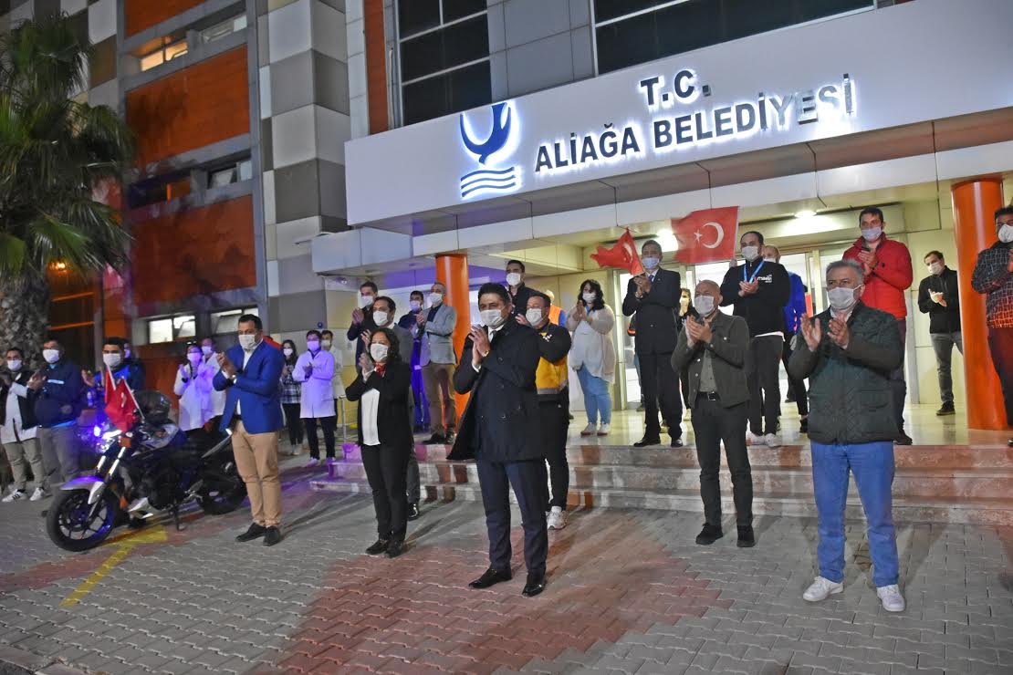 ALİAĞALILAR TÜM TÜRKİYE İLE AYNI ANDA İSTİKLAL MARŞINI OKUDU