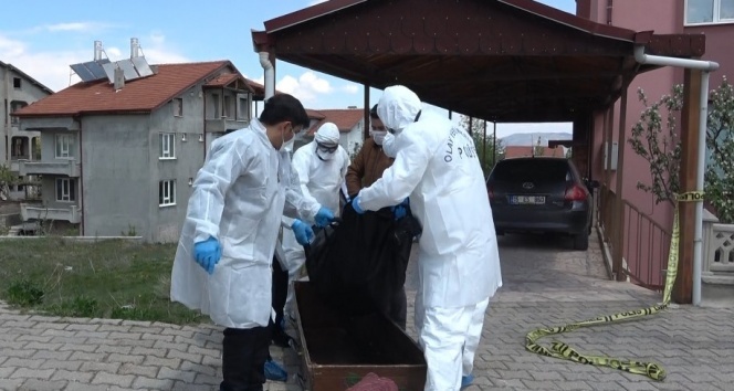 Evinde yalnız yaşıyordu, ölü bulundu!