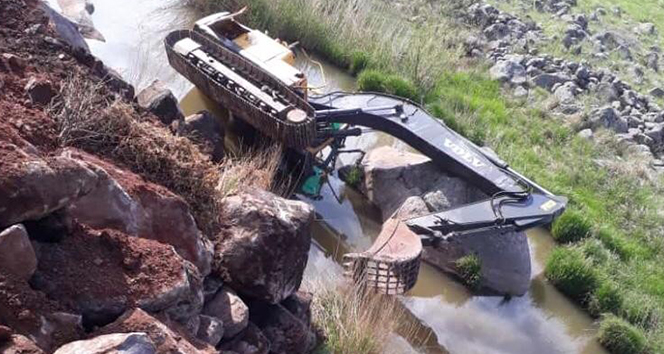 Kepçe operatörünün mucize kurtuluşu