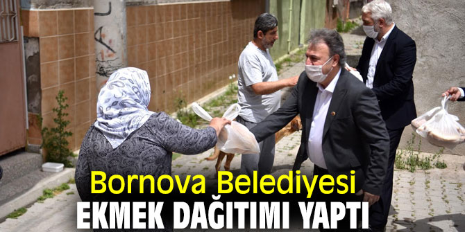Bornova Belediyesi, ekmek dağıtımı yaptı