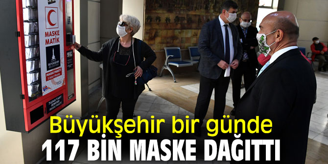 İzmir Büyükşehir Belediyesi, bir günde 117 bin maske dağıttı