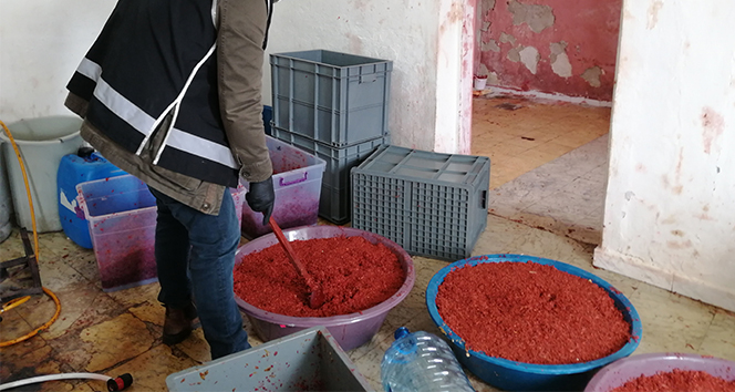 1 ton 350 kilo kaçak nargile tütünü ele geçirildi