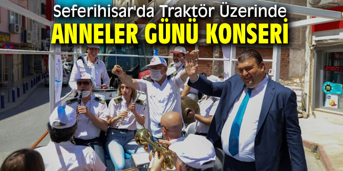 Seferihisar'da Traktör Üzerinde Anneler Günü Konseri