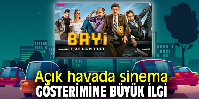 İzmir'de açık hava sinema gösterimine büyük ilgi