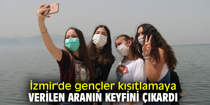 İzmir'de gençler kısıtlamaya verilen aranın keyfini çıkardı