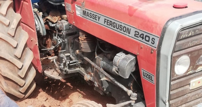 Devrilen traktörün altında kaldı! Canından oldu