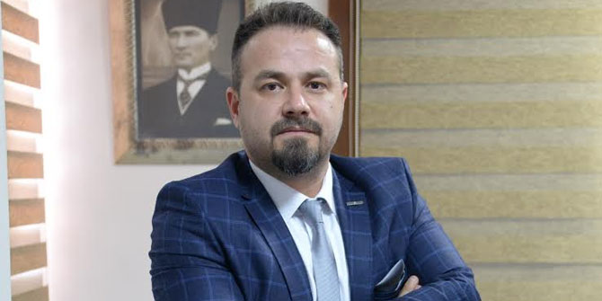 Elimizi taşın altına koymalıyız!