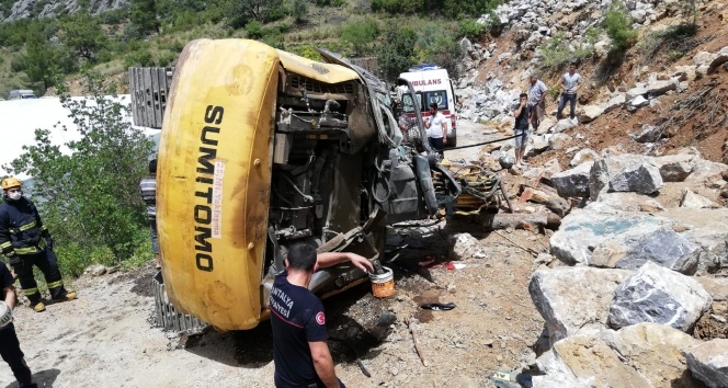 Devrilen kepçenin altında kaldı! Genç operatör canından oldu