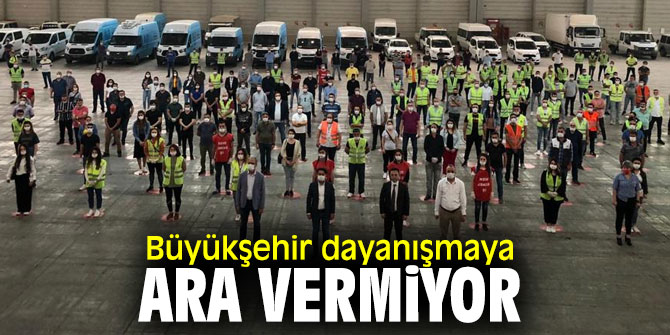 İzmir Büyükşehir Belediyesi dayanışmaya ara vermiyor