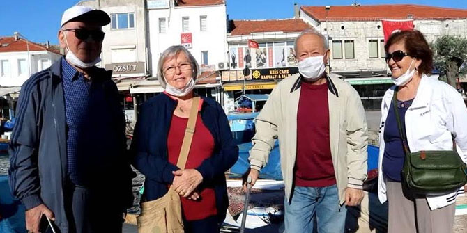 Foça'da 65 yaş üstünün Bayram sefası