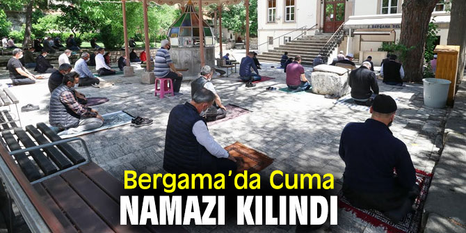 Bergama’da Cuma namazı kılındı
