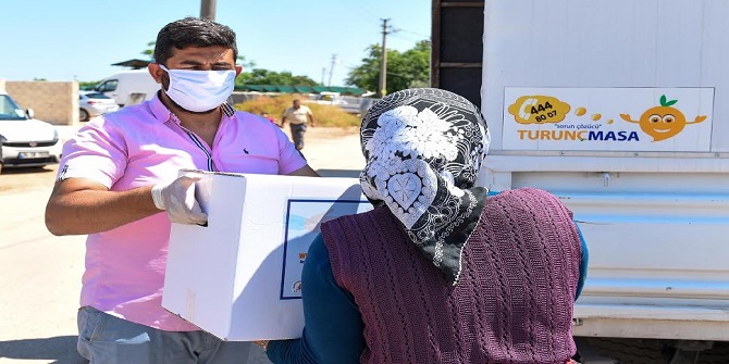 Karantinadan çıkan mahalleliye destek