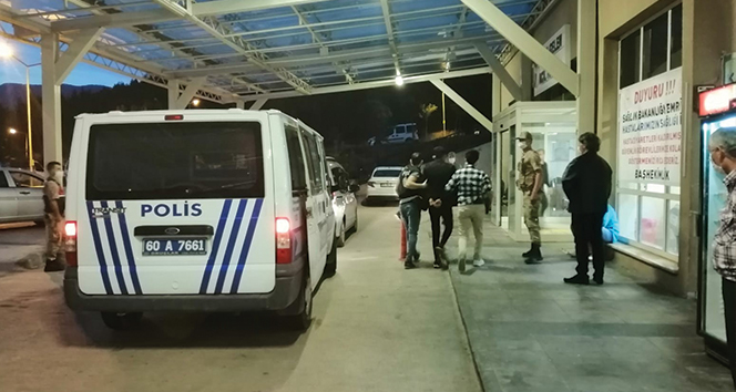 Aile arasında silahlı kavga, 2'si kadın 3 yaralı