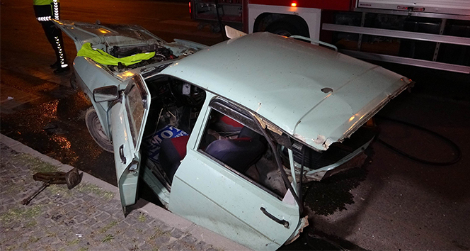 Araç ikiye bölündü! 2'si ağır 5 yaralı