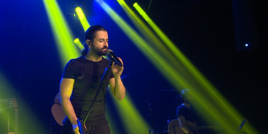 Koray Avcı, müzik severlere unutulmaz bir konser yaşattı