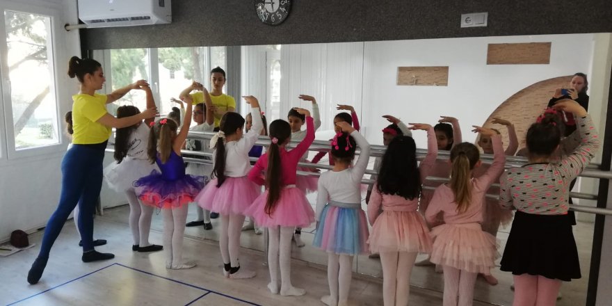 Neşe metotlarla klasik bale eğitimi çocuklara sevdiriliyor