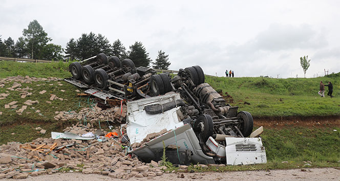 Karşı şeride geçti! 50 metrelik şarampole yuvarlandı