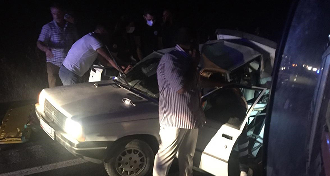 Tır otomobili biçti! 5 yaralı