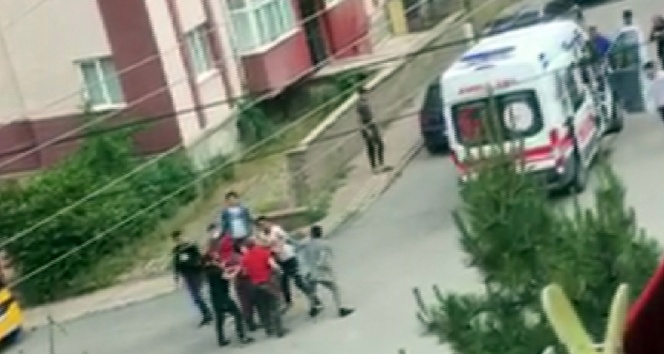 Küçük kıza çarptı! Meydan dayağı yedi