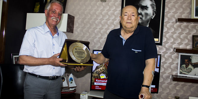 Selahaddin Hünü’ye onur plaketi!