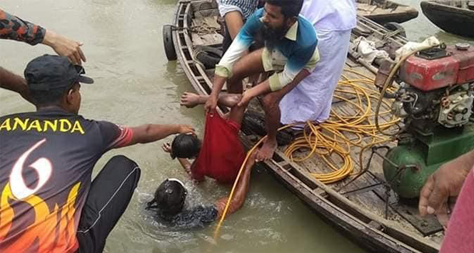 Feribot battı en az 30 ölü!