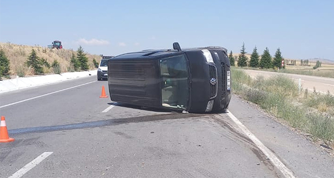 Minibüs takla attı! 4 yaralı