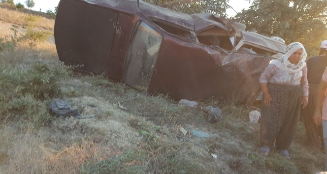 Araç uçuruma yuvarlandı! 5 yaralı