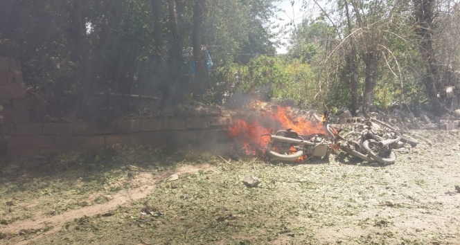 Bomba yüklü araçla saldırıda 4 ölü 10 yaralı!