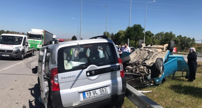 Düğün konvoyunda kaza yaptı! 6 kişi yaralandı