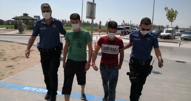 Bıçaklanan genç şüpheliyi hastanelik etti!