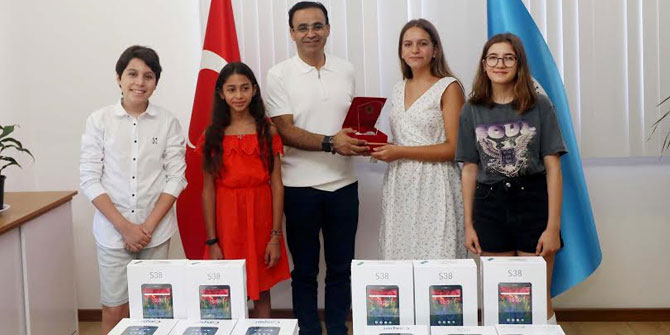 İZSİAD Çocuk Yönetim Kurulu’ndan bayram hediyesi
