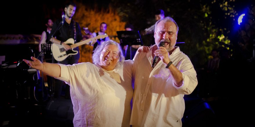 Hakan Aysev, Perispri Alaçatı'da sahne aldı