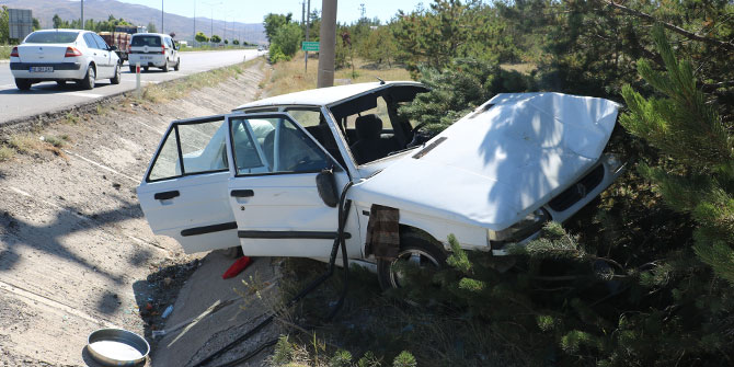 Araç yoldan çıktı! 2 yaralı