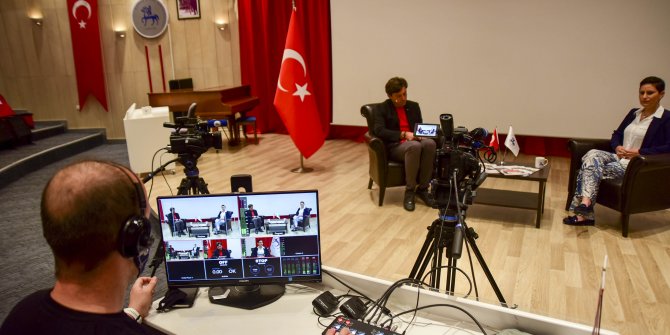 Akademisyenler DEÜ'yü online tanıtacak