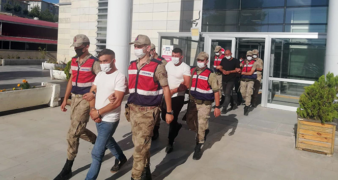 Kablo hırsızlarına suçüstü! 4 tutuklama