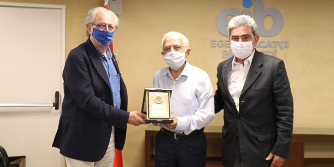 23 yıl sonra görevini oğluna devretti