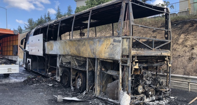 Otobüs alev aldı! Faciadan dönüldü! 