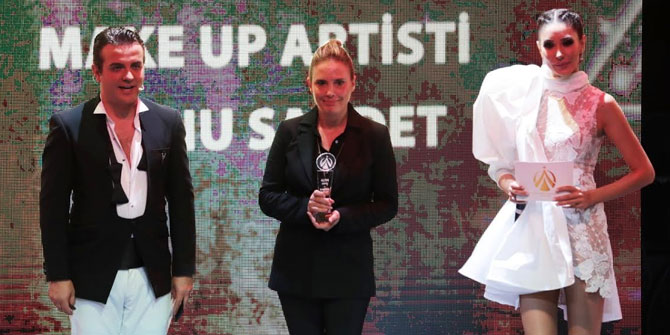 Banu Saadet’e ödül!