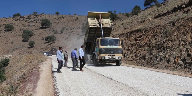 Kula’nın Kırsal Mahallelerinde Asfaltlama Çalışması Başladı