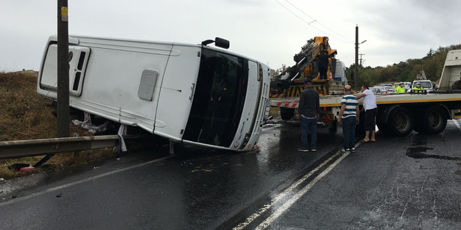 İşçi servisi yağış kurbanı oldu! 10 yaralı