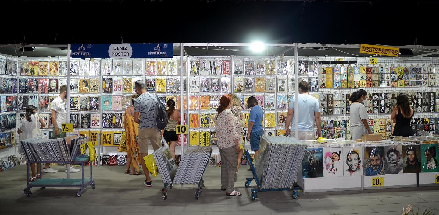 ÜMİT ZİLELİ KUŞADASI’NDA OKURLARIYLA BULUŞTU