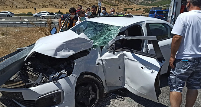 Yolcu otobüsü ile otomobil çarpıştı!