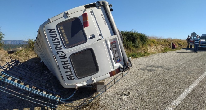 Yolcu minibüsü ile kamyon çarpıştı! 1 ölü, 6 yaralı