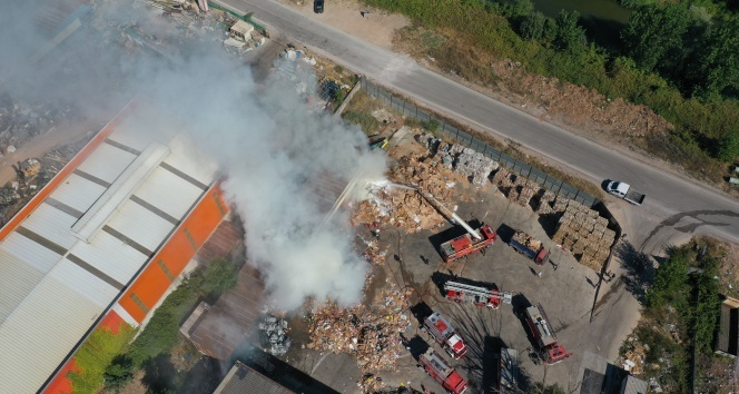 Geri dönüşüm tesisinde yangın