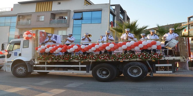 KORONAVİRÜS KISITLAMALARI ZAFER COŞKUSUNA ENGEL OLMADI